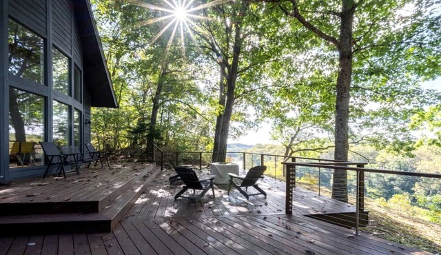 Gorgeous Cabin with Magnificent Views of the Potomac River in Shepherdstown, West Virginia