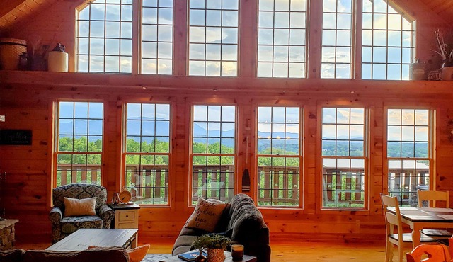 Gorgeous Cabin With Amazing Views of the Smokies