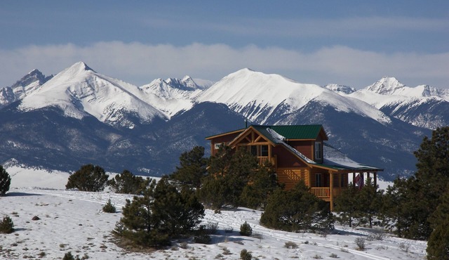 Gorgeous Cabin with Sauna Overlooking Sangre De Cristo Mts