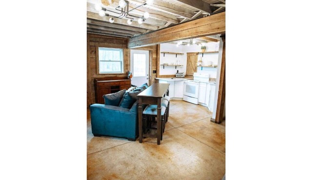 Gorgeous Carriage House!