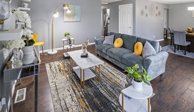 Gorgeous! Centrally located 3bd-2bth Home-St.Louis, MO within University City,MO