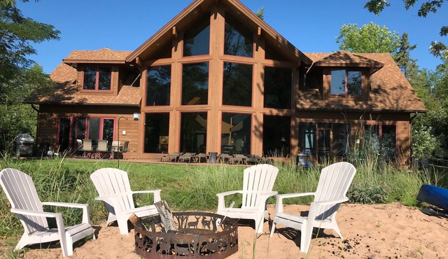 Gorgeous Chalet on Lake Superior with Private Sandy Beach!