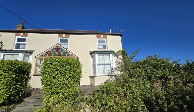 Gorgeous character cottage in Bolingey, around 20 minutes walk to Perranporth