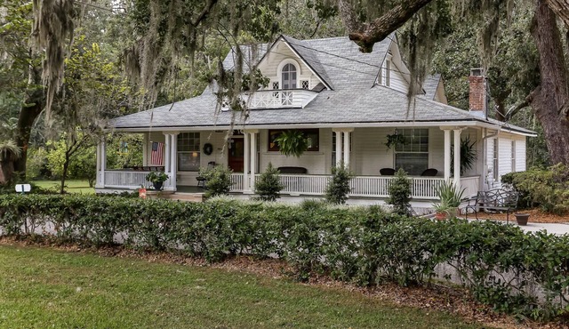 Gorgeous circa 1875 Plantation House (in city)