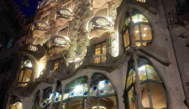 GORGEOUS CITY CENTER! by Ramblas and Passeig de Gracia!