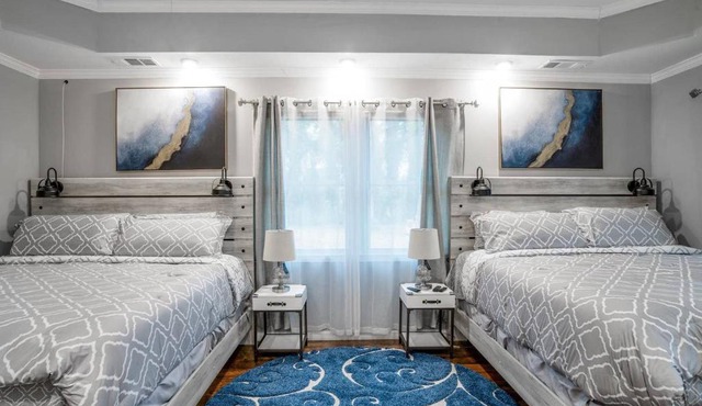 Gorgeous City Home!!! Sleeps 10!!