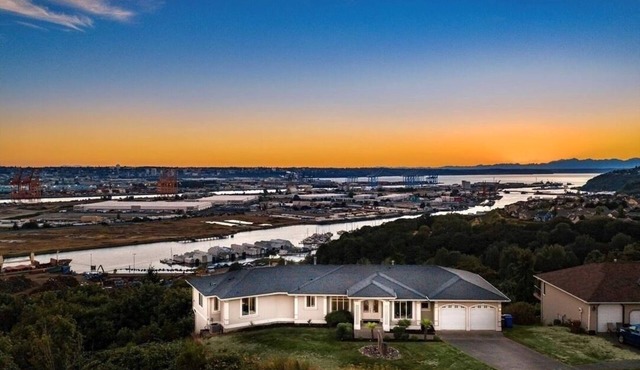 Gorgeous City & Sunset View! W/Sauna