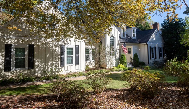 Gorgeous! CLOSE to everything, Great Outdr Space, Fenced Yard, Greenway Access