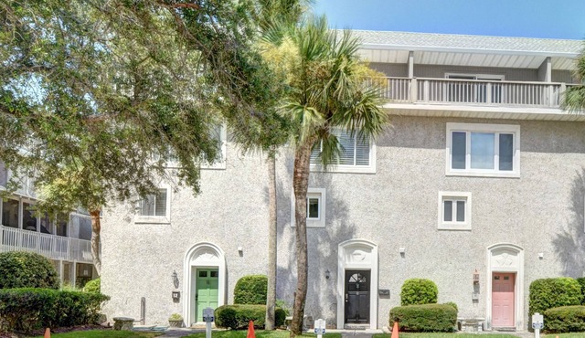 Gorgeous condo for 8, travel crib and pull-out, full kitchen, beach boardwalk!