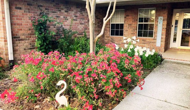 Gorgeous Coastal Cottage minutes to the beach!