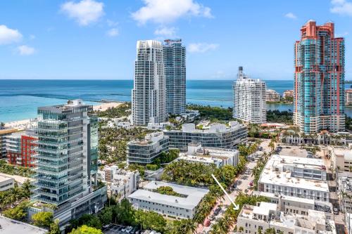 Gorgeous coastal PH with Large Private Terrace