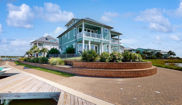 Gorgeous coastal townhome, private patio and shared pool