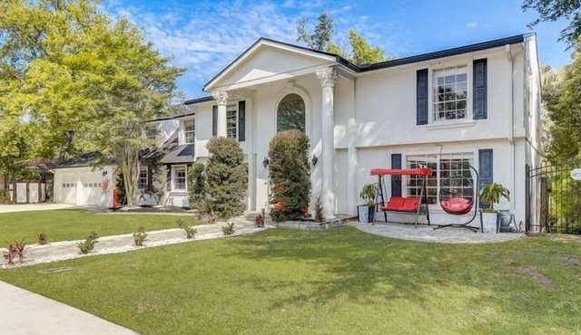 Gorgeous Colonial House on the Water w/Pool & Jacuzzin