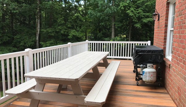 Gorgeous Colonial Home! Great for large family gatherings!