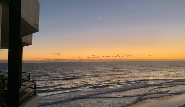 Gorgeous, Comfortable Ocean Front Condo