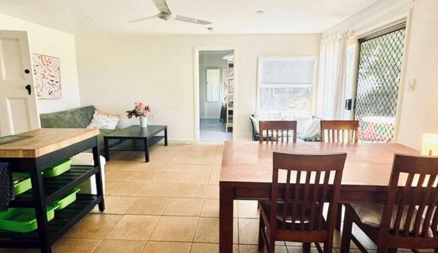 Gorgeous, comfortable and Spacious with rural view 5 min walk to Mullumbimby