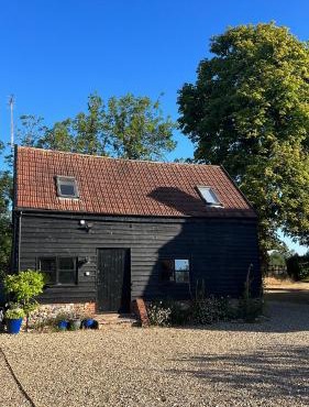Gorgeous comfortable barn with huge private orchard in quiet Suffolk location
