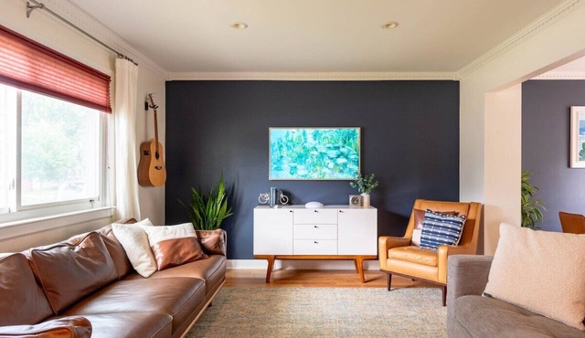 Gorgeous Comfy Downtown Clawson Home