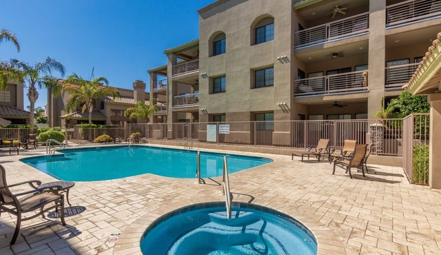 Gorgeous condo! 1 King, 2 Queens. Heated Pool! Sleeps 6 - Perfect Location!