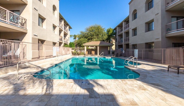 Gorgeous condo! 2 Kings, 1 Queen. Heated Pool! Sleeps 6 - Perfect Location!