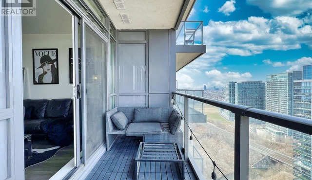 Gorgeous Condo By the Lake With Parking