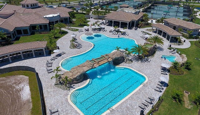 Gorgeous Condo decorated by local designer with chick coastal furnishing.