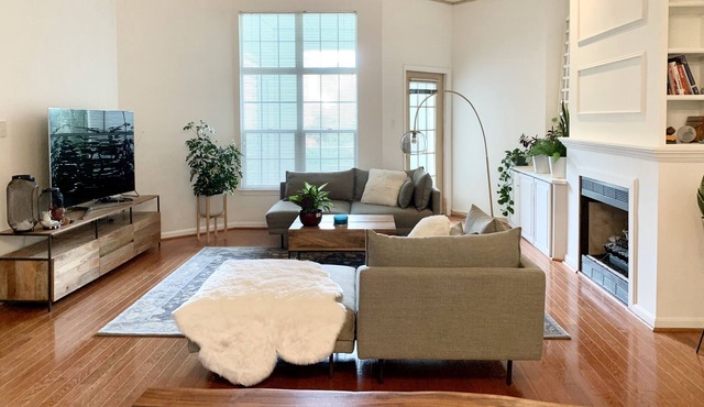 Gorgeous condo in desirable Columbia Town Center