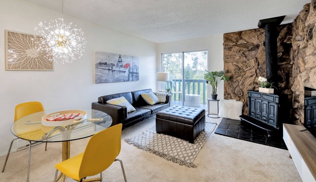 Gorgeous condo near all amenities, restaurants, beaches, hiking