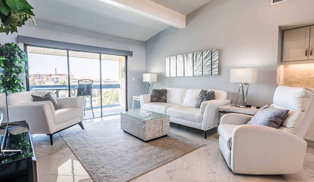 Gorgeous Condo on Treasure Island, 2 Bedroom