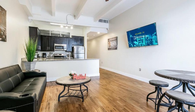 Gorgeous Condos 1 minute walk to French Quarter
