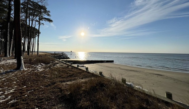 Gorgeous contemporary bay front home. Huge yard and private beach!