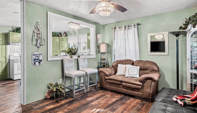 Gorgeous Cottage Near UGA - Close to Everything!