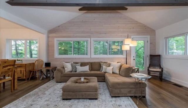 Gorgeous Cottage on Six Mile Lake in Muskoka