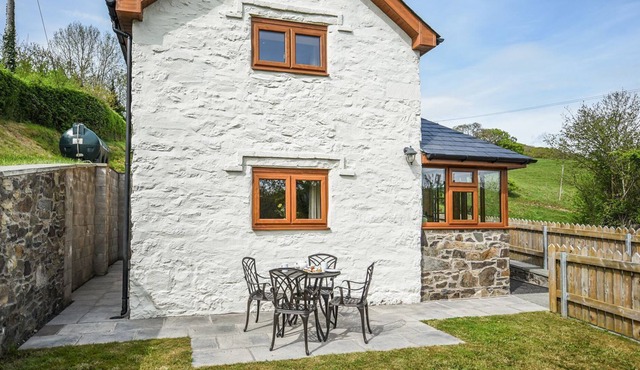 Gorgeous cottage retreat for two or three in the village of Meifod, north west of Welshpool with bun