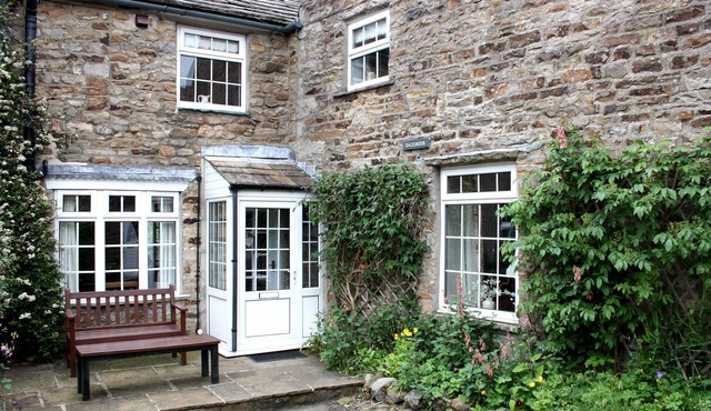 Gorgeous Cottage w/Central Heating, Free WiFi & a stones throw to the Village Green & Pubs