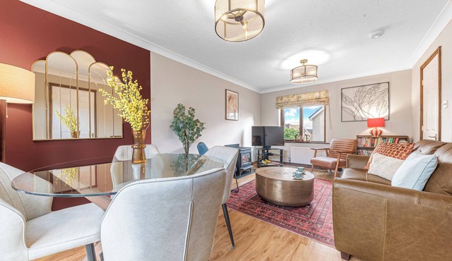 Gorgeous cottage Walk to pub Free access to Spa: Hot tub,swimming pool