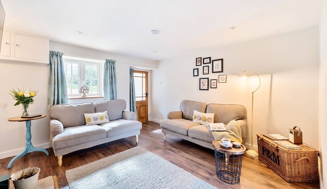 Gorgeous cottage with heated swimming pool