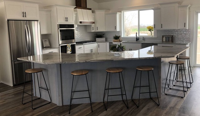 Gorgeous country home on 5 acres! Beautiful Mountain View and river access.