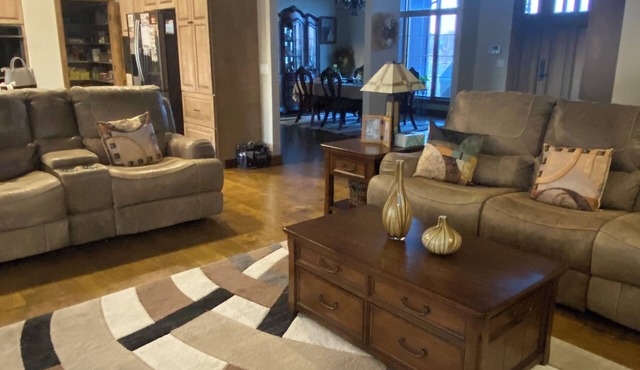 Gorgeous Country Home with 3 bedrooms and a theater room!