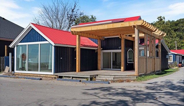 Gorgeous Cozy Lake-Front Home (FREE PONTOON/SEADOO RENTAL INCLUDED)