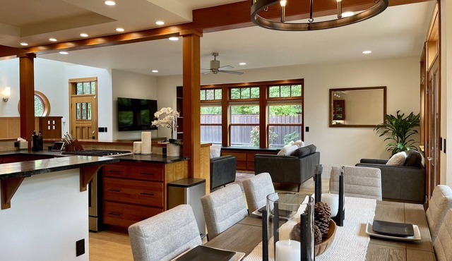 Gorgeous Craftsmen home blocks from University of Oregon Campus