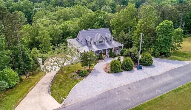 Gorgeous custom built house overlooking Pickwick Lake