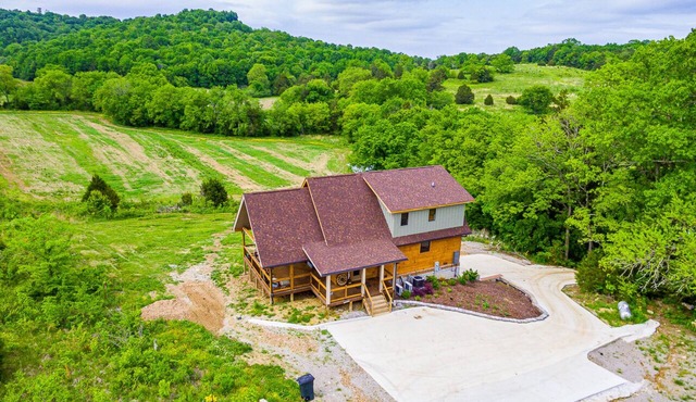 Gorgeous custom log cabin on 185 acres