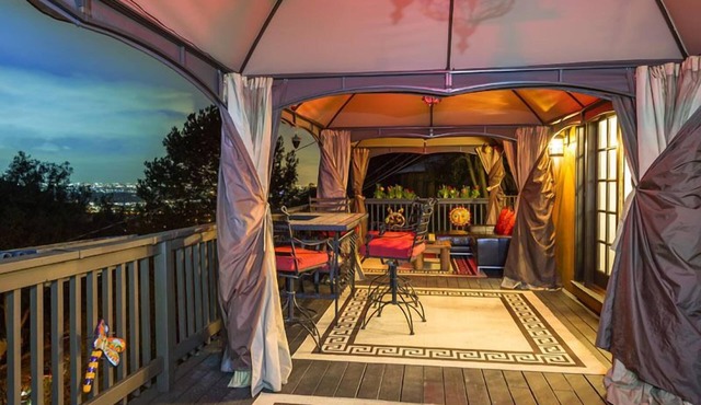 Gorgeous Deck Views in Legendary Laurel Canyon for 1-3 months