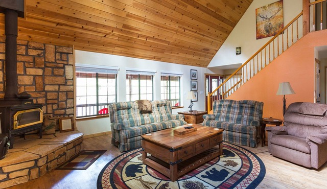 Gorgeous Deer Run Chalet (includes neighborhood lake access)