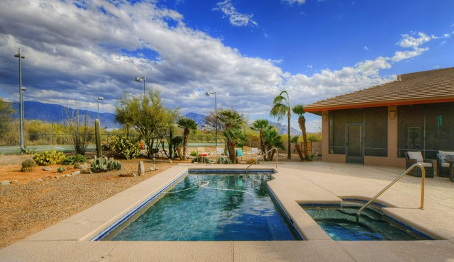 Gorgeous desert gem with private pool & spa and tennis court with amazing views!
