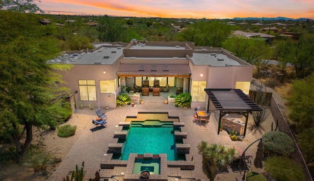 Gorgeous Desert Home W/Backyard Oasis!