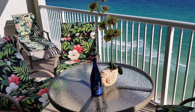 Gorgeous Designer BEACHFRONT 3 BDR Majestic condo, families only, max 6 guests!