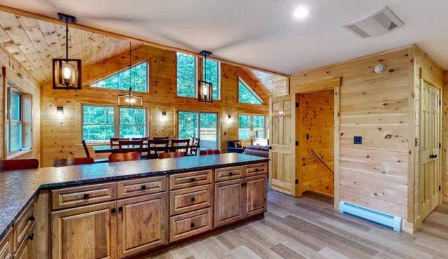 Gorgeous dog-friendly cabin with great view, deck, hot tub, & gas fireplace