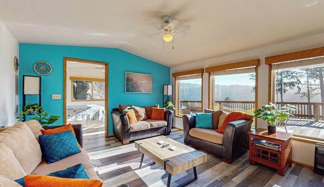 Gorgeous dog-friendly coastal escape with patio & amazing views